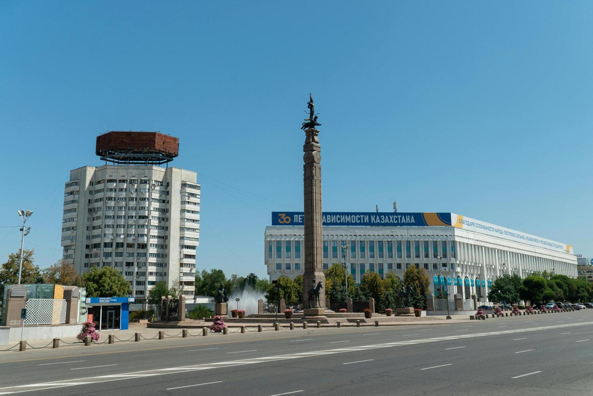 Nadezhda Apartments On Abay Avenue 59 Almaty Exterior photo